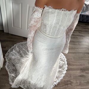 Ivory lace wedding dress